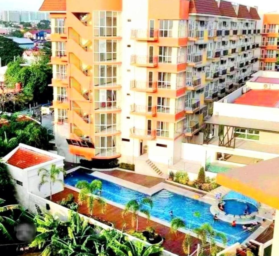 The Lancris Residences, 2 Bedrooms, 1 Bathroom, Living-Room, Kitchen & Pool Is Free Paranaque City Zewnętrze zdjęcie