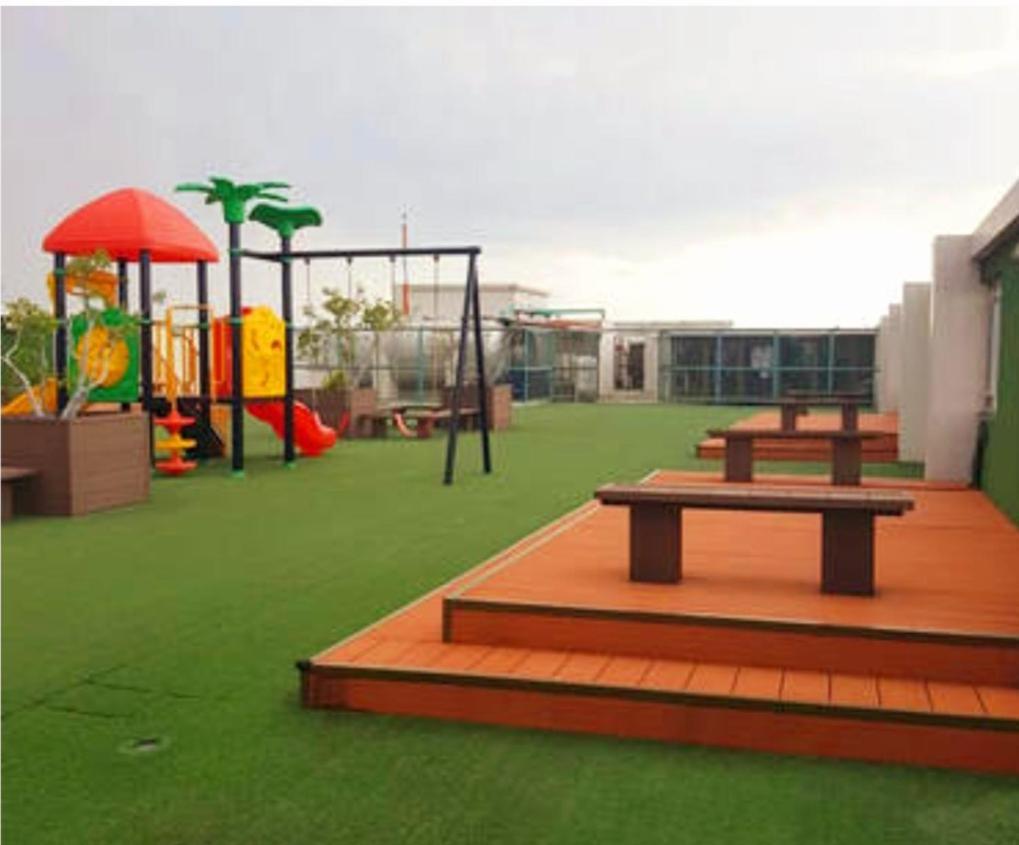 The Lancris Residences, 2 Bedrooms, 1 Bathroom, Living-Room, Kitchen & Pool Is Free Paranaque City Zewnętrze zdjęcie