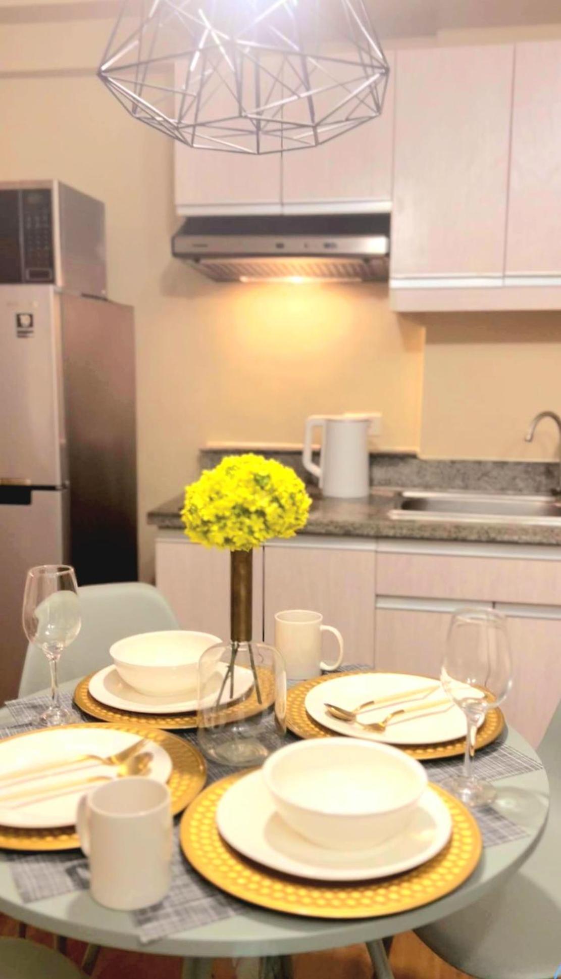 The Lancris Residences, 2 Bedrooms, 1 Bathroom, Living-Room, Kitchen & Pool Is Free Paranaque City Zewnętrze zdjęcie